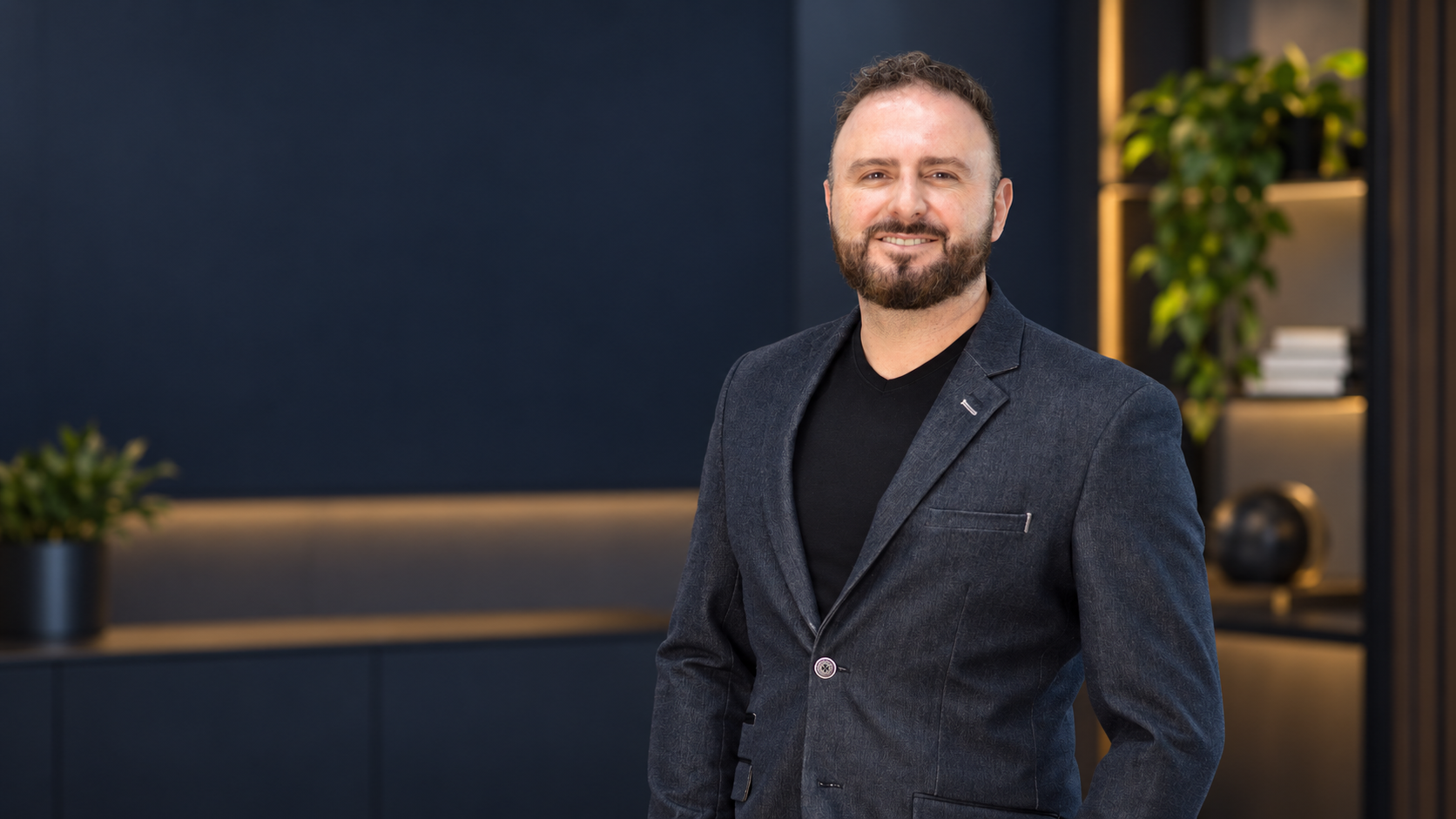 Wagner Casagrande em um ambiente profissional